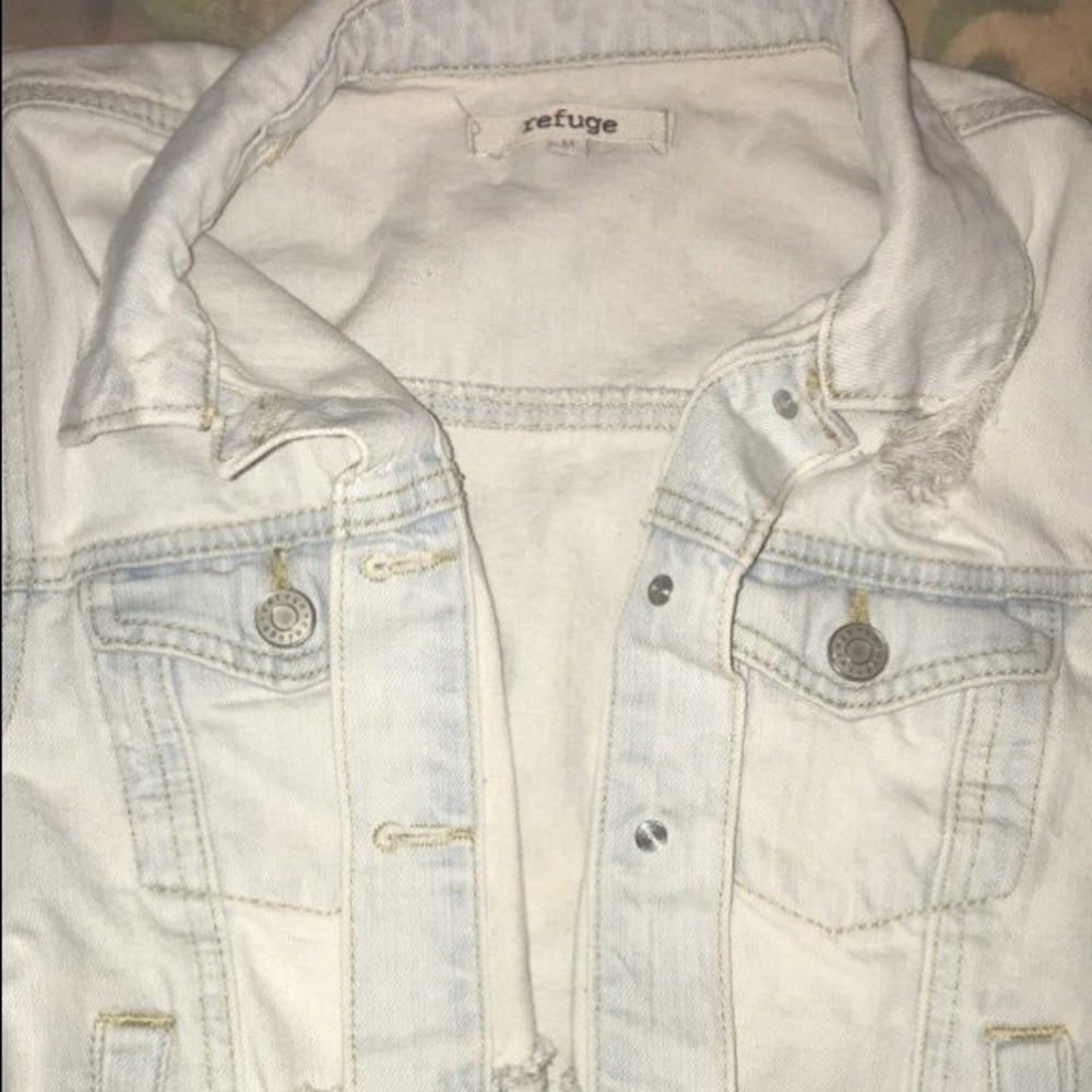 Clothes - Picture 3 of 7